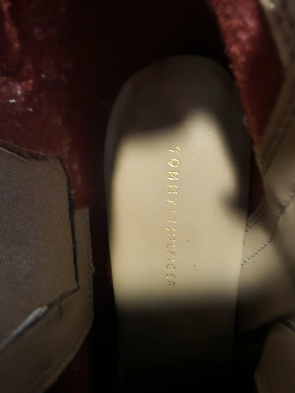 Tommy Hilfiger step into